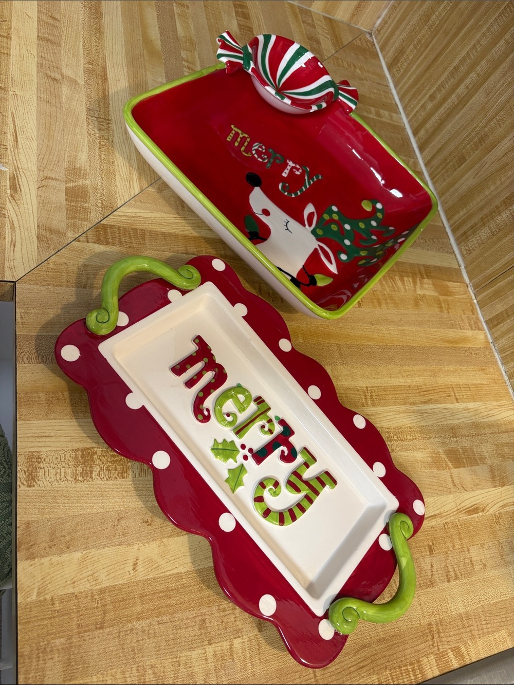 Cracker Barrel Red & Green 'Merry' Holiday Serving Trays Set